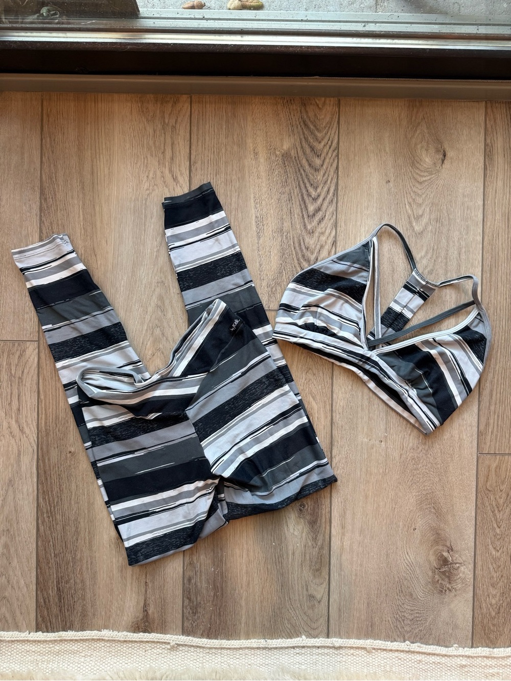 Lici Fit Striped Sports Bra & Leggings Set in Black, Gray, White